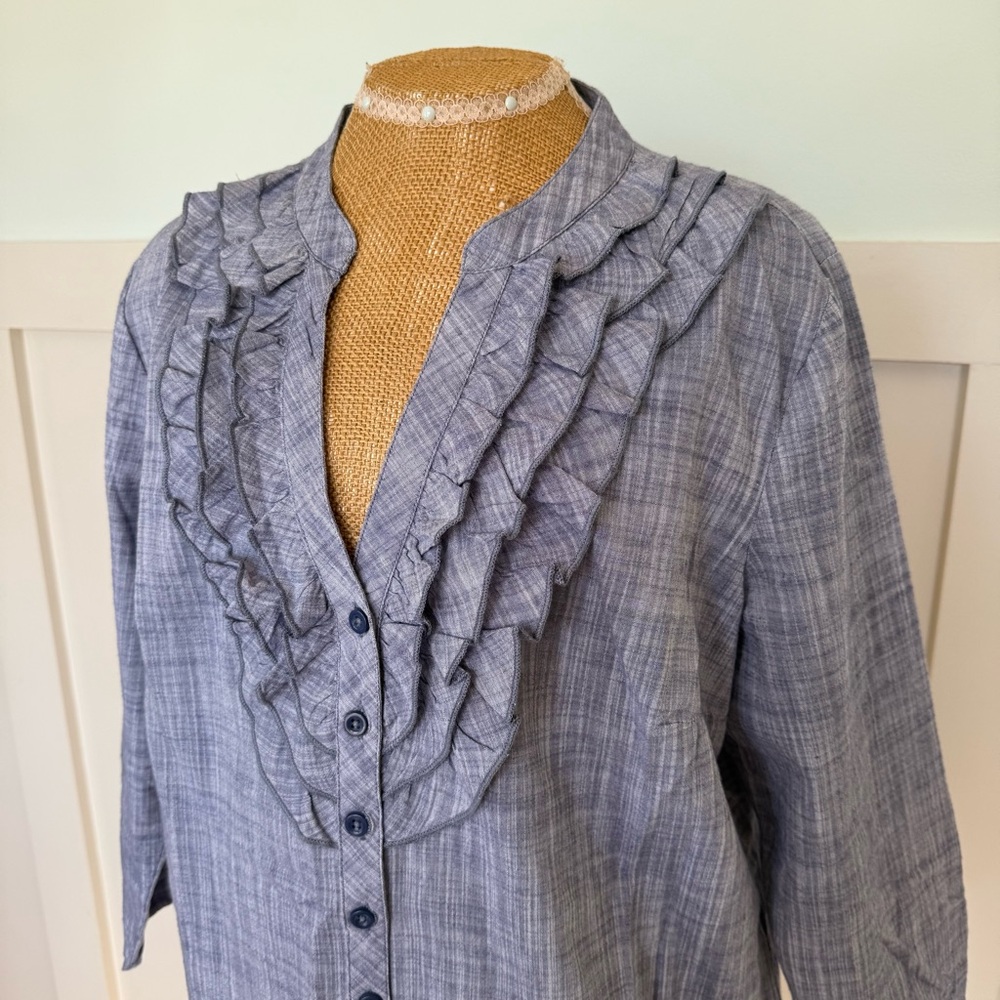 Sweet Magnolia Chambray Blouse LARGE Blue‎ Ruffle Front Button Down Cotton - Picture 3 of 9